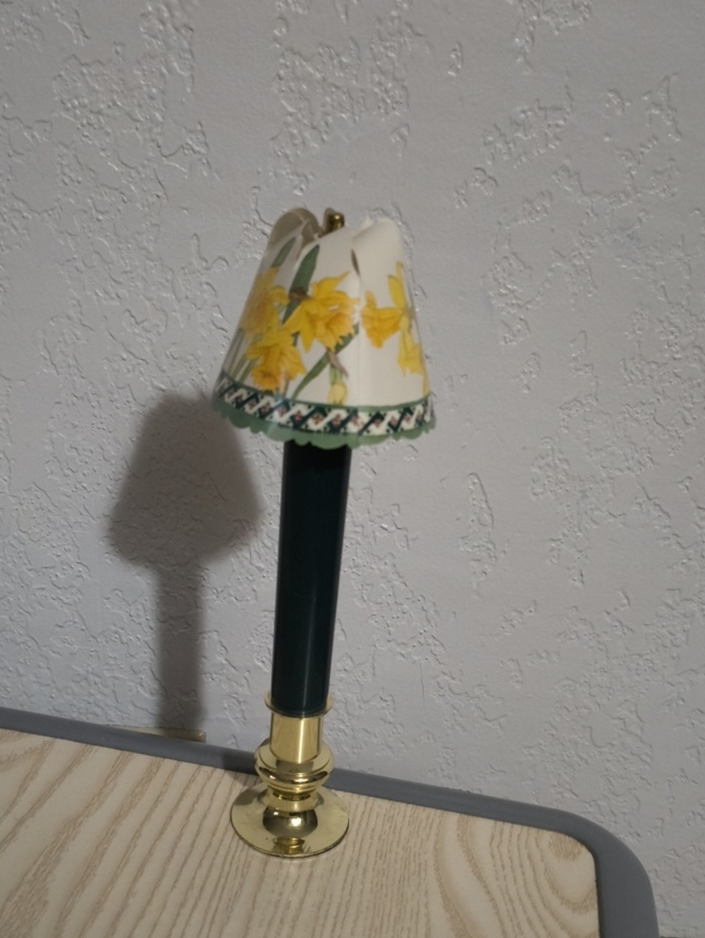 Vintage 1997 Spin Shades Green and Gold Table Lamp with Daffodil Shade